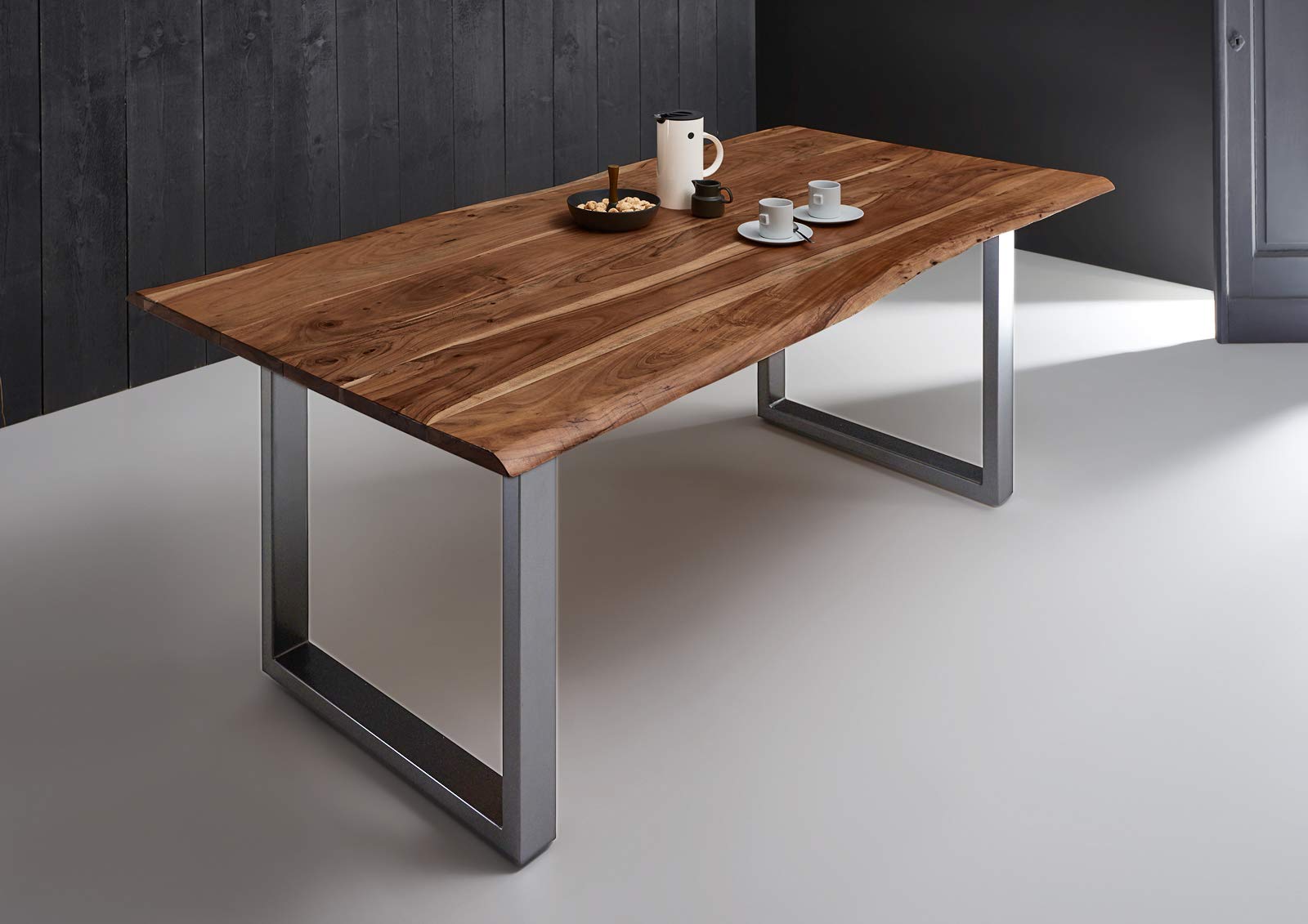SAM Baumkantentisch 220x100 cm Quarto, Akazienholz massiv + nussbaumfarben, Esstisch mit schwarzem U-Gestell, Esszimmertisch/Holztisch Industrial-Design, Tischplatte 26 mm