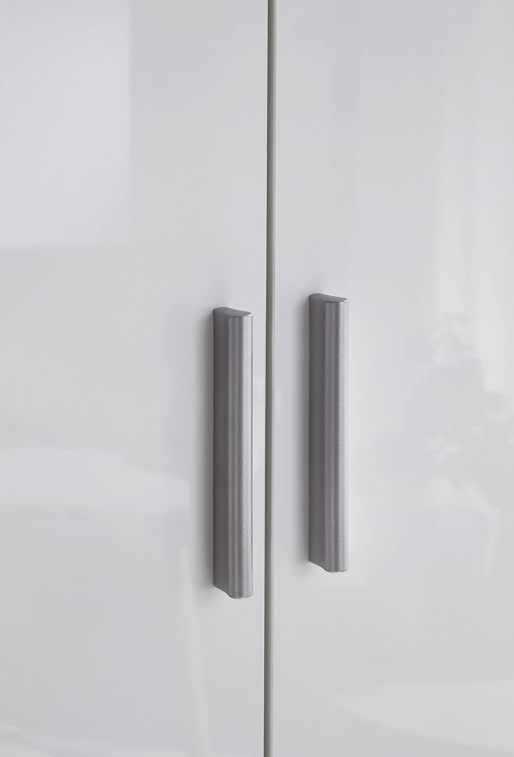 Rauch Möbel Celle, Kleiderschrank für Schlafzimmer, Kinderzimmer, Babyzimmer, Garderobe, Flur, 3-türig, 6 Schubladen, Farbe Hochglanz Weiß/Weiß, Breite 136 cm
