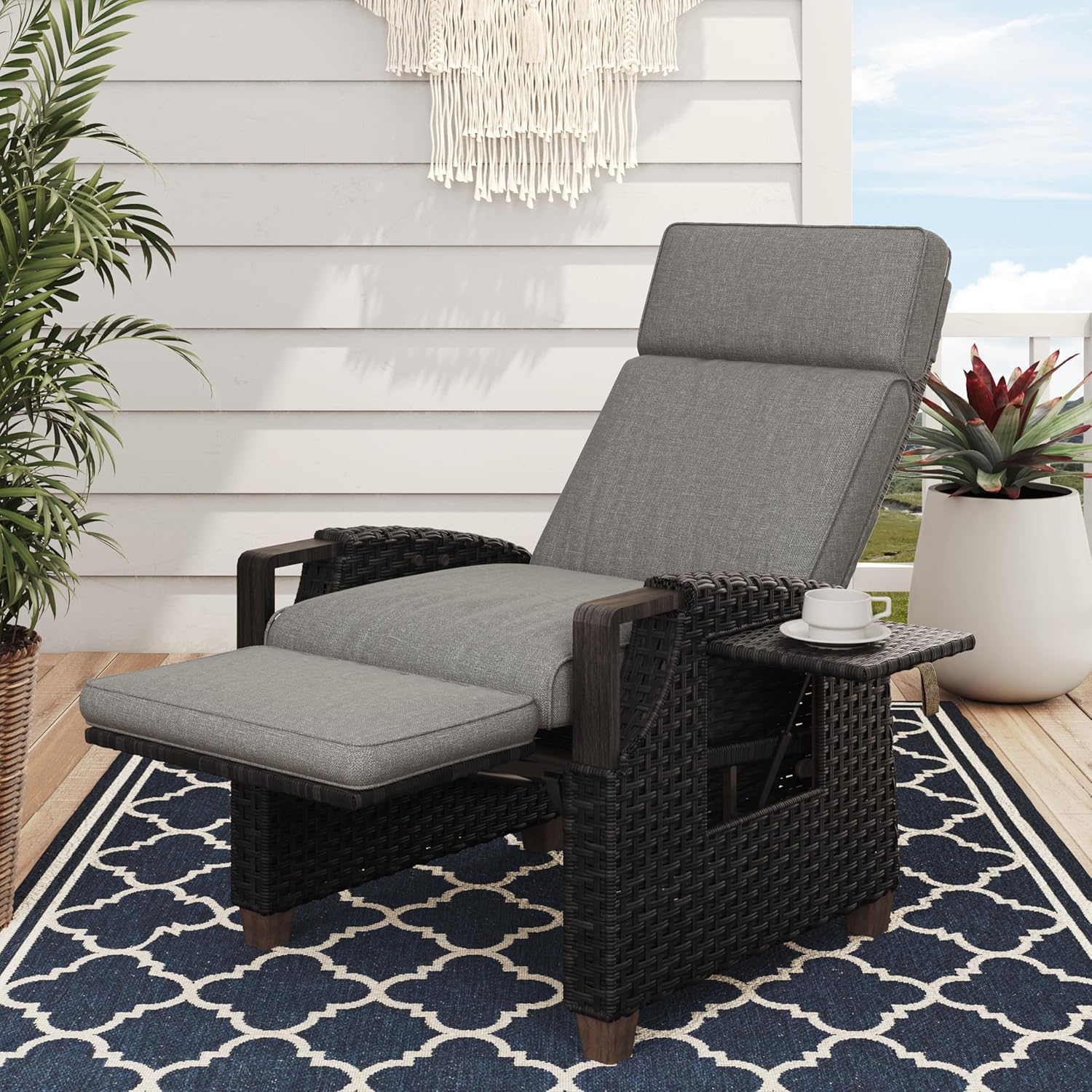Grand patio Relaxliege Liegesessel mit Sitzkissen Armlehnensessel Verstellbare Rückenlehne Rattan Sonnenliege für Innen, Außeneinsatz, Dunkelgrau -Dunkel Grau Sitzkissen & Braun Rattan